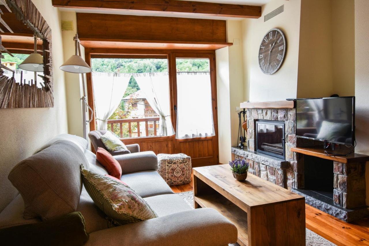 Apartament Deluxe Espot - L'Amfitriona Buitenkant foto