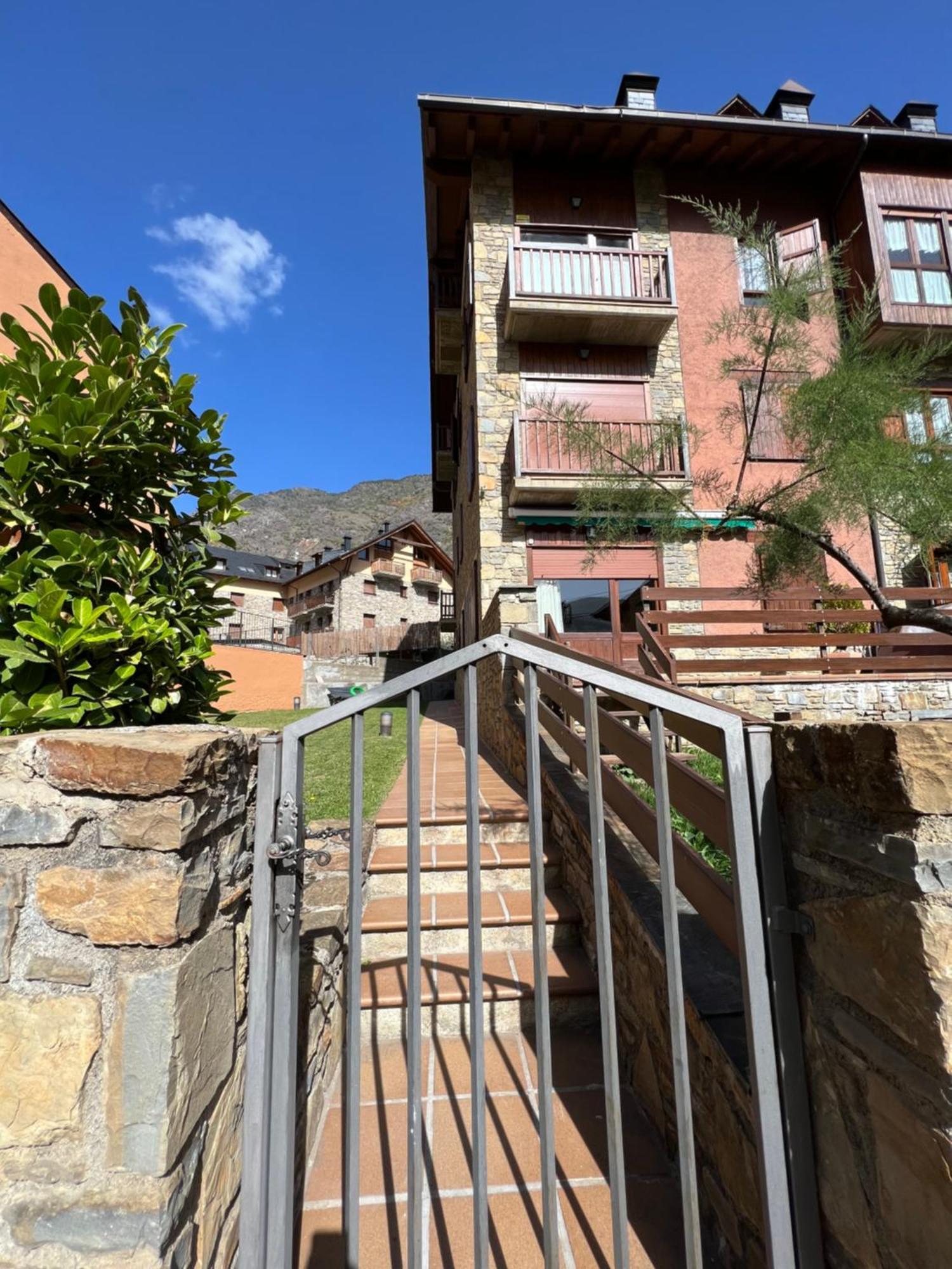 Apartament Deluxe Espot - L'Amfitriona Buitenkant foto